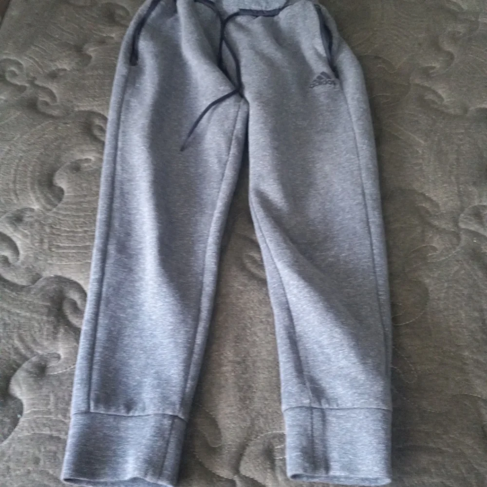 Adidas Sweatpants Size XS Youth Boy Grey Stripes Jogger - Picture 7 of 9